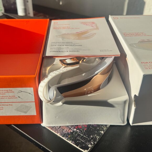 Dr. Dennis Gross DRx SpectraLite™ EyeCare Max Pro LED Device - Picture 2 of 3